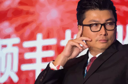 记者：巴黎总监坎波斯会见了金玟哉的经纪人 利雅得胜利也有意他